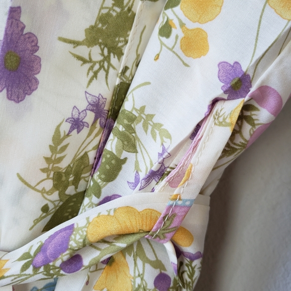 White Floral Short Cotton Kimono with Sash - Picture 7 of 14